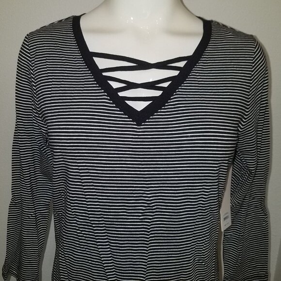 NWT Joneswear Black White Striped Top Size Small 3/4 Sleeve Retail $50 - Picture 2 of 8